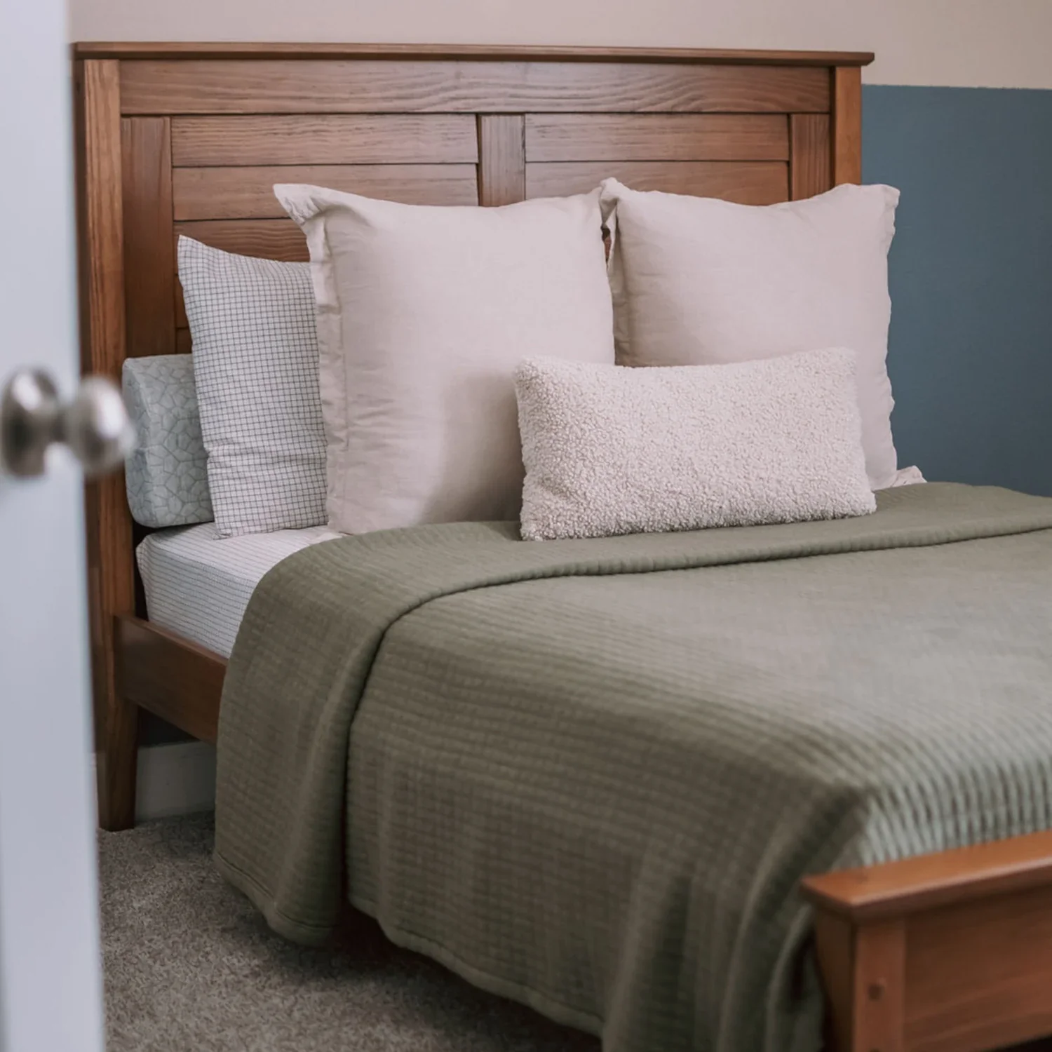 Greenport Louvered Platform Bed - Image 55