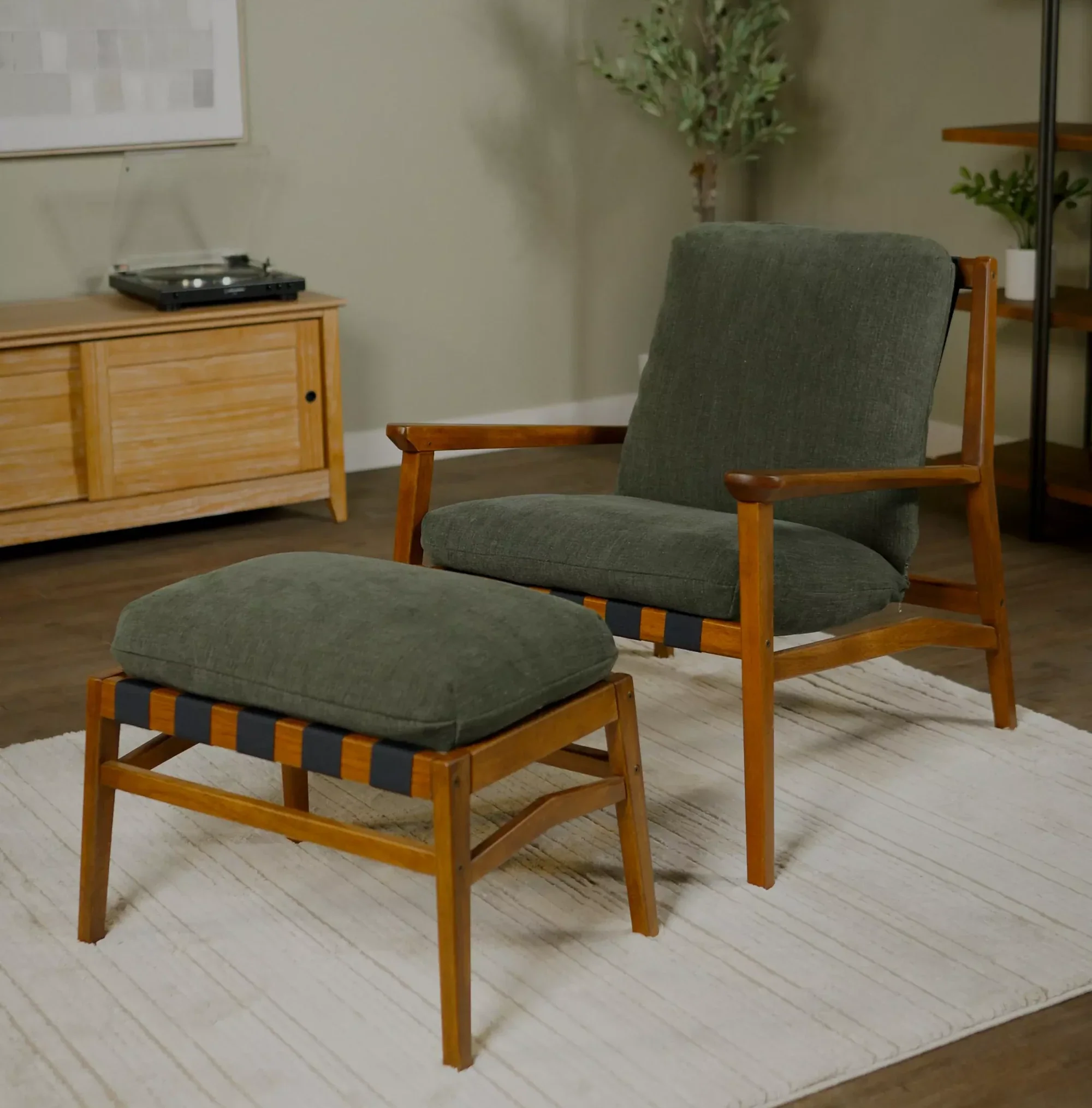 Mid Century Lounge Chair - Image 77