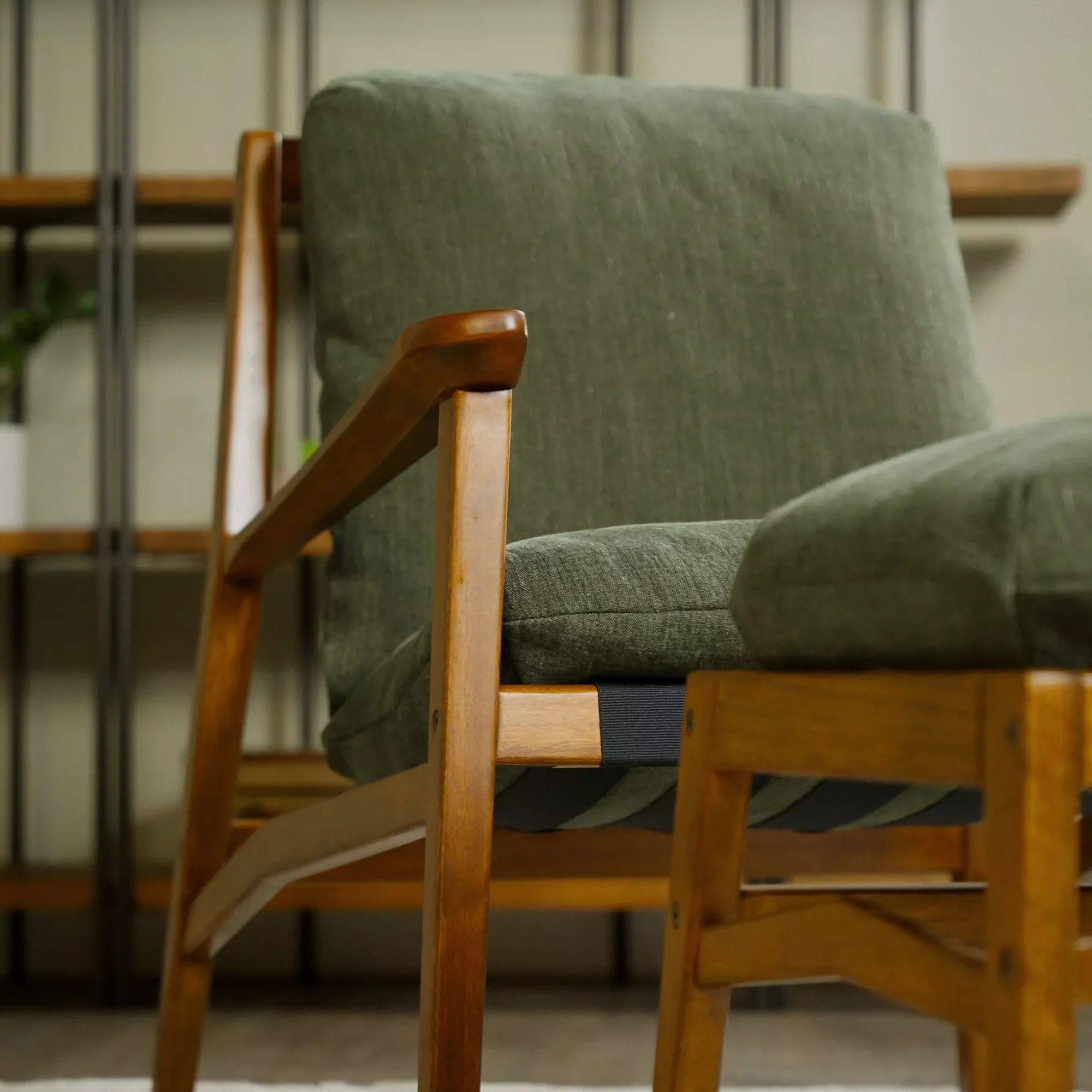 Mid Century Lounge Chair - Image 78