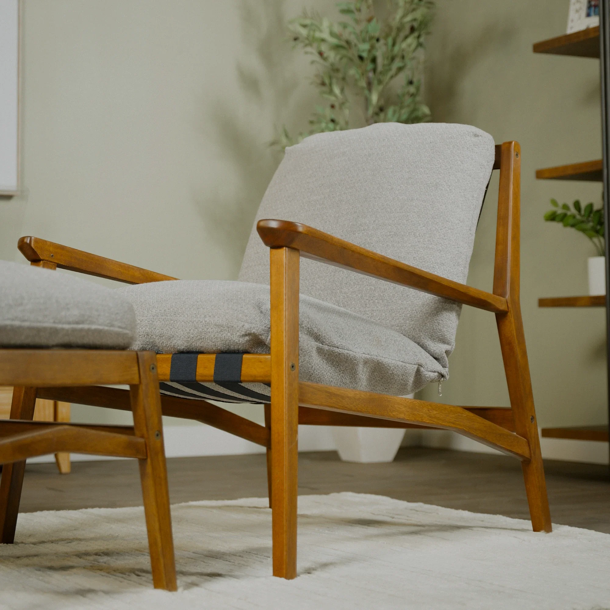 Mid Century Lounge Chair - Image 82