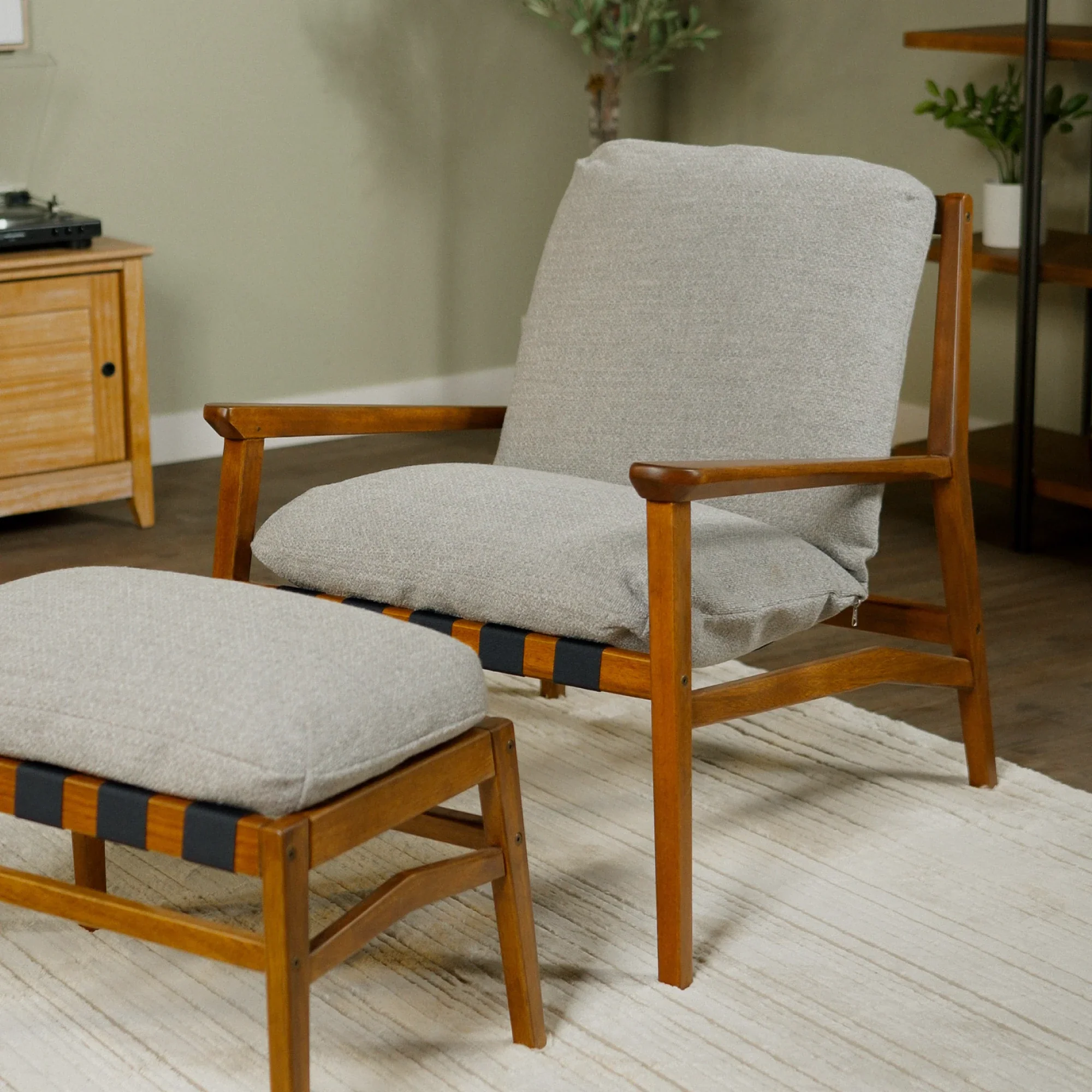 Mid Century Lounge Chair - Image 84
