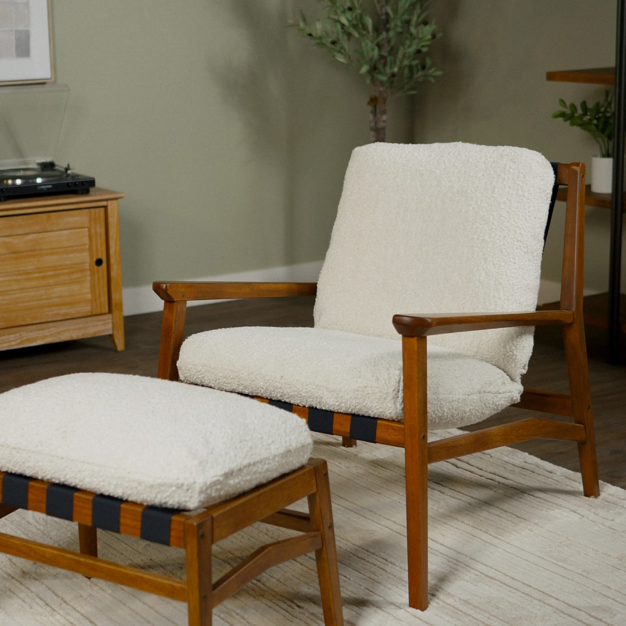 Mid Century Lounge Chair - Image 90