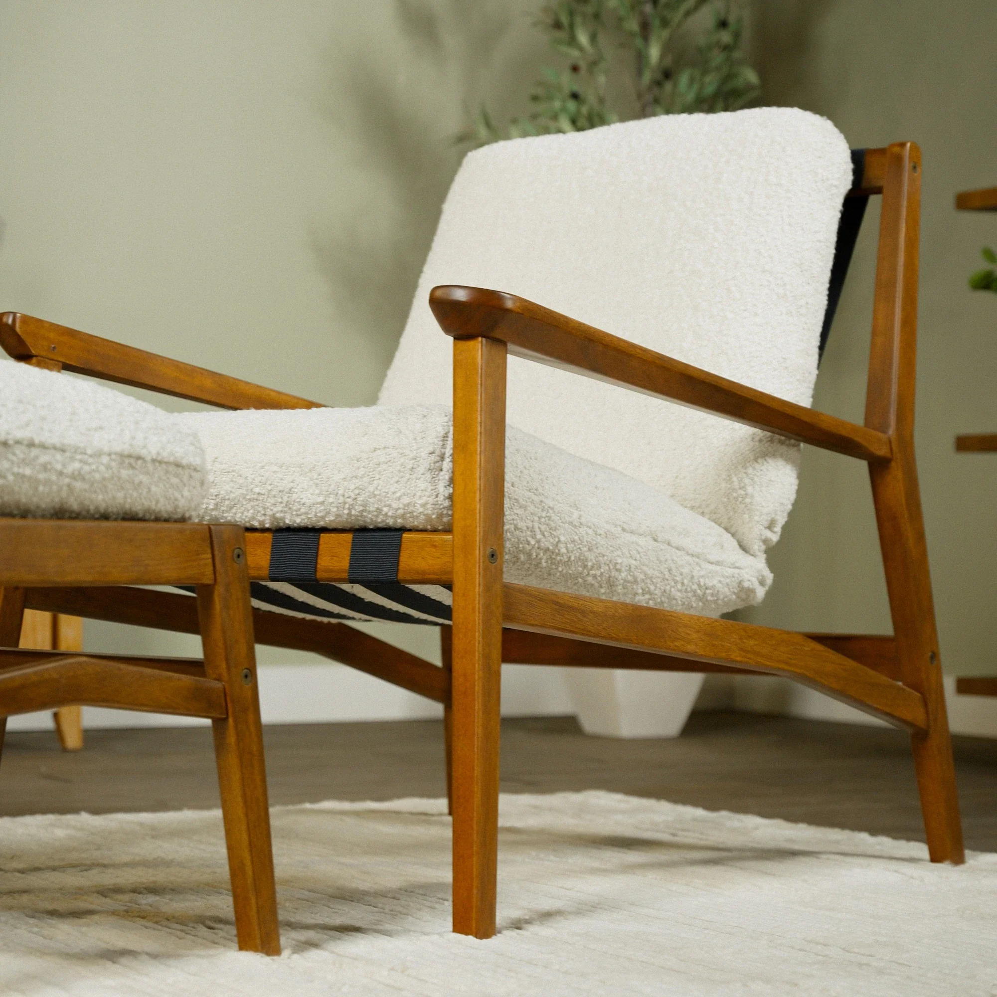 Mid Century Lounge Chair - Image 91