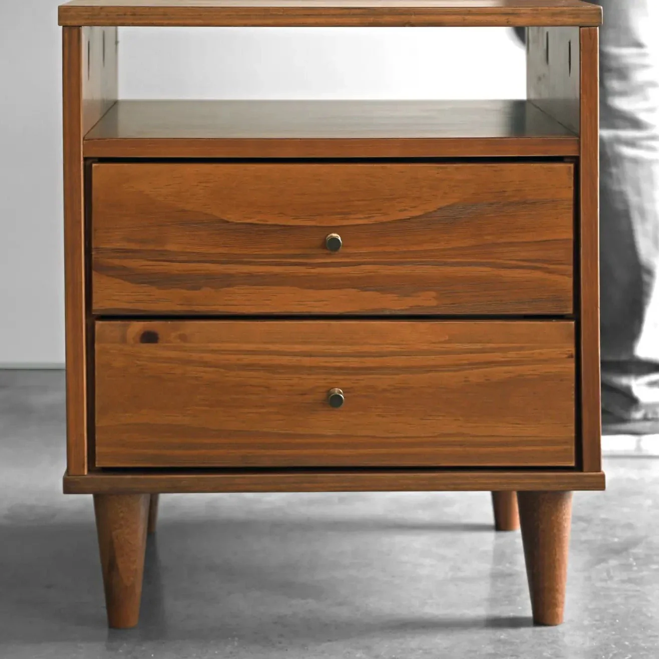 Mid Century Spindle Bedroom Set (5-Piece) - Image 11
