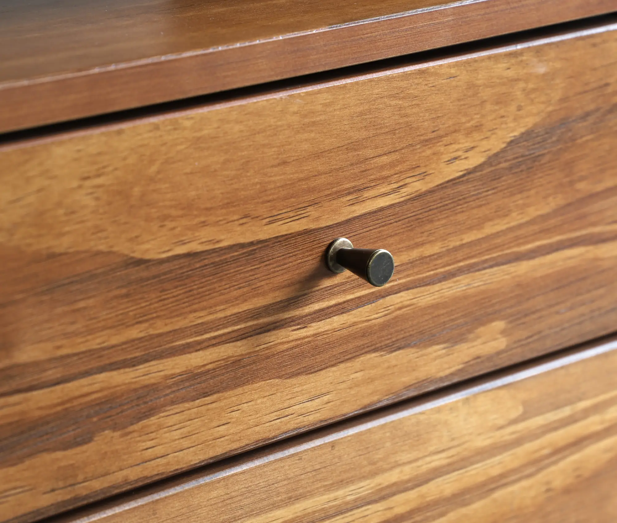 Mid Century Spindle Bedroom Set (5-Piece) - Image 9