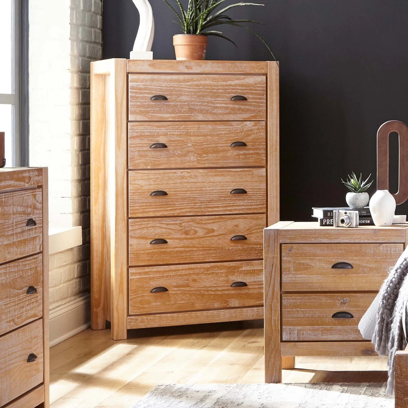 Montauk 5-Drawer Chest - Image 4