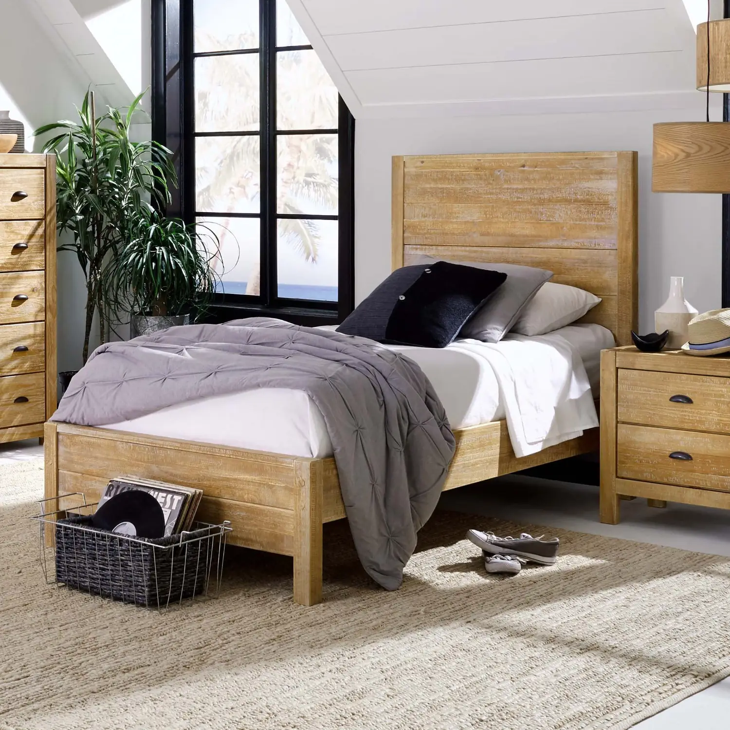 Montauk Bedroom Set (5-Piece) - Image 7